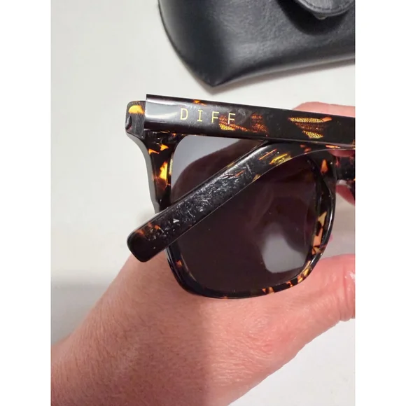 DIFF Billie Polarized Tortoise Sunglasses One Size Brown Black - Picture 4 of 11